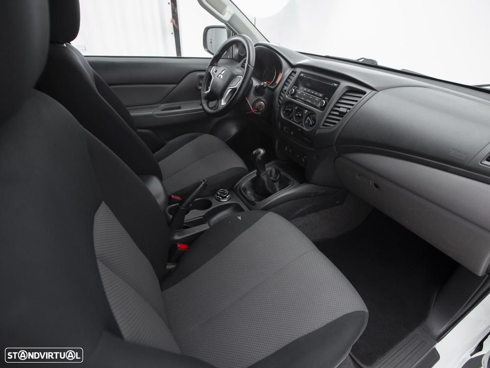 Mitsubishi L200 2.4 DI-D Club 4WD C/IVA - 9