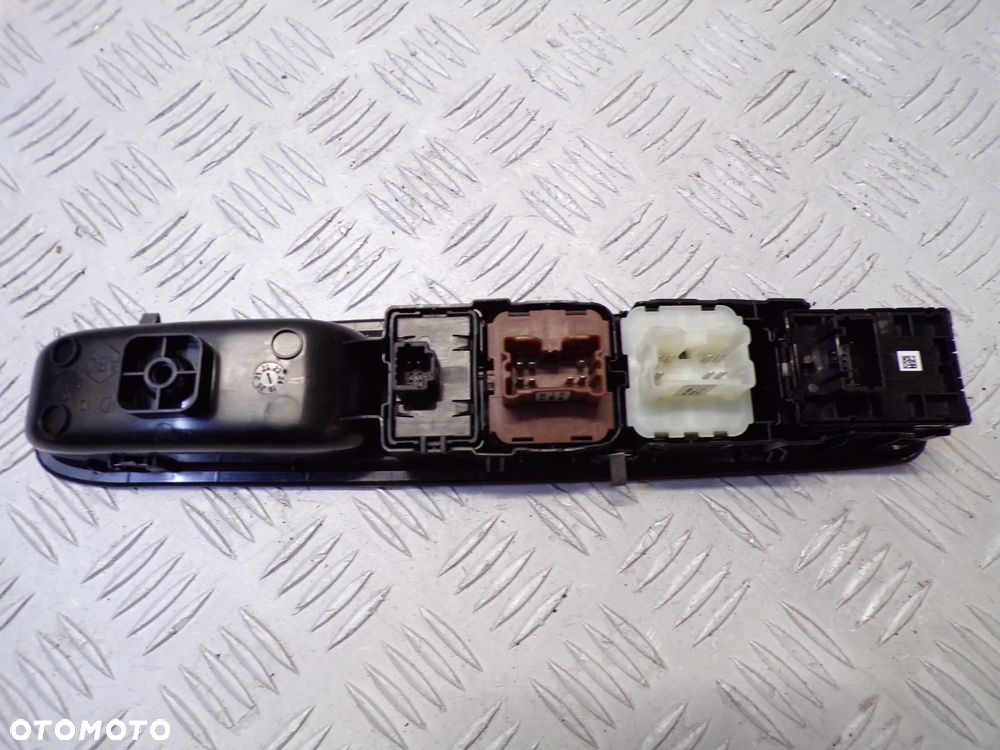 PANEL STEROWANIA SZYB PRZEŁĄCZNIK DACIA SANDERO III - 3