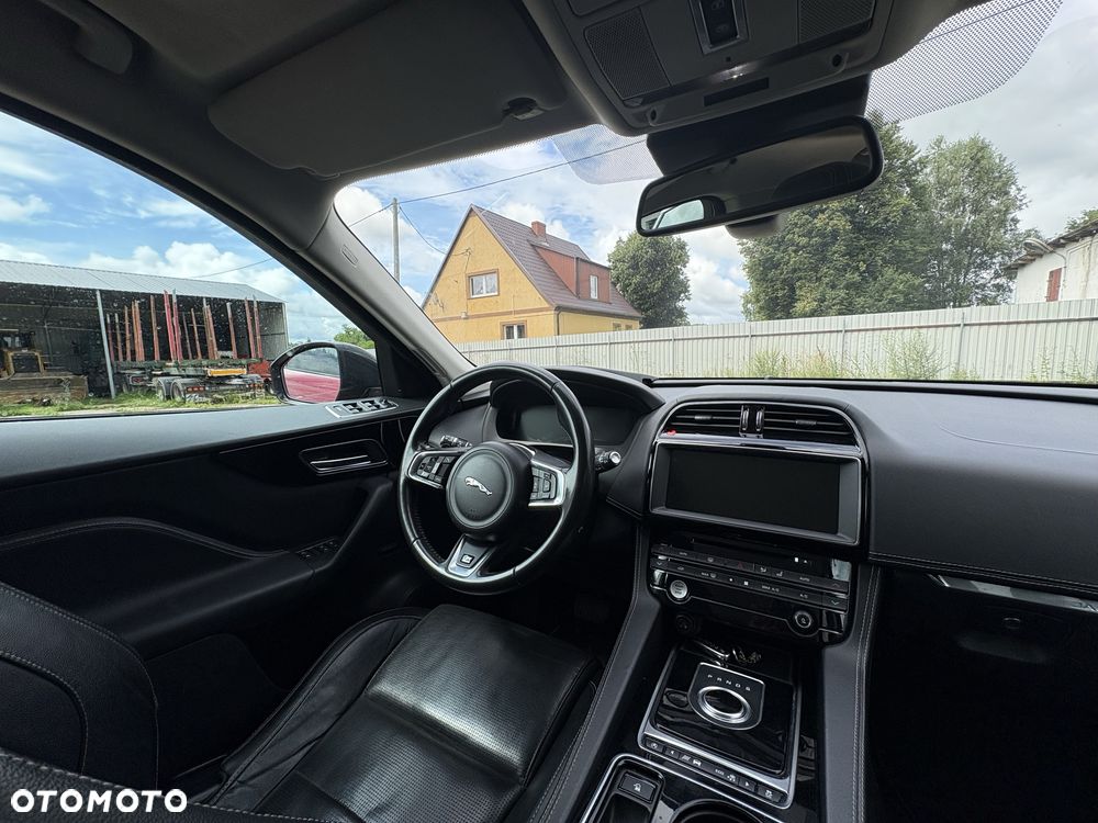 Jaguar F-Pace - 8