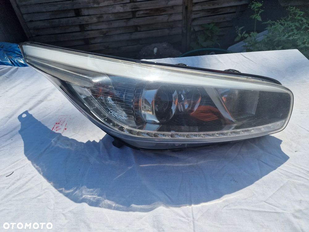 Lampa przednia Kia Ceed 2015 - 1