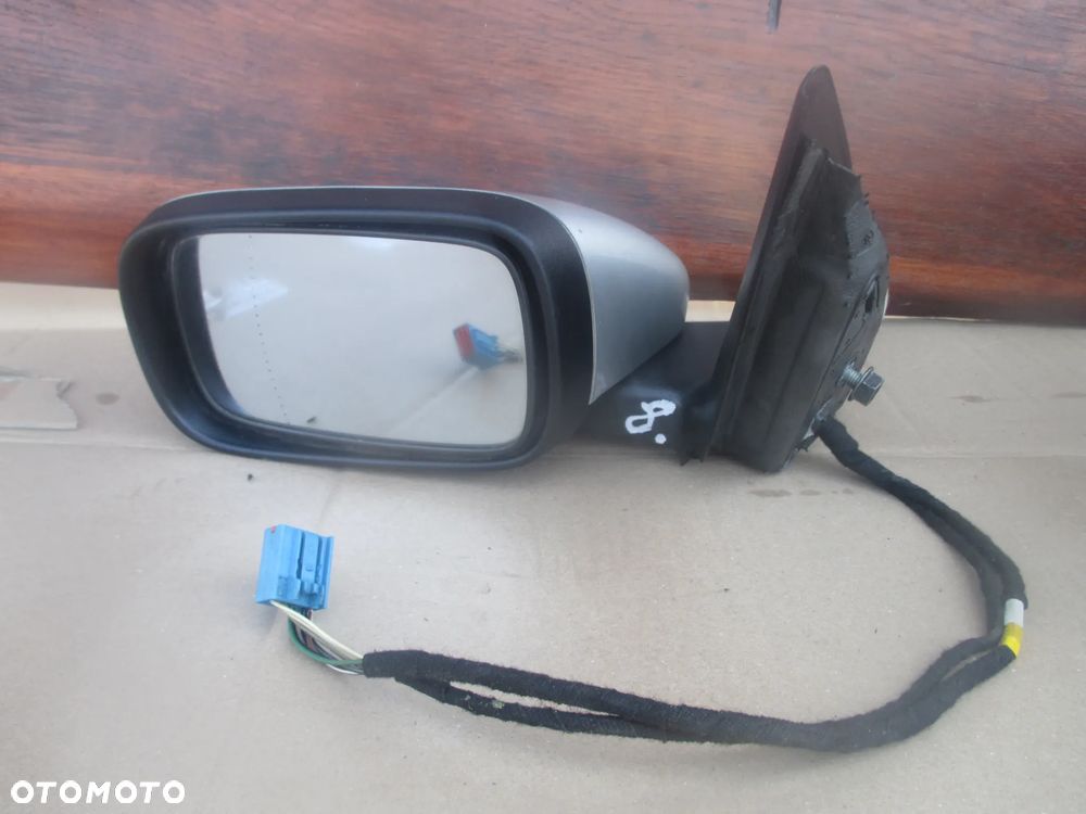 Lusterko Volvo V50 329-52 8pin Europa - 1