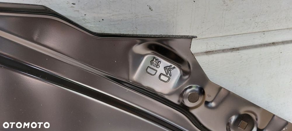 Słupek poszycie prawy tył błotnik Peugeot 107 Citroen C1 - 3
