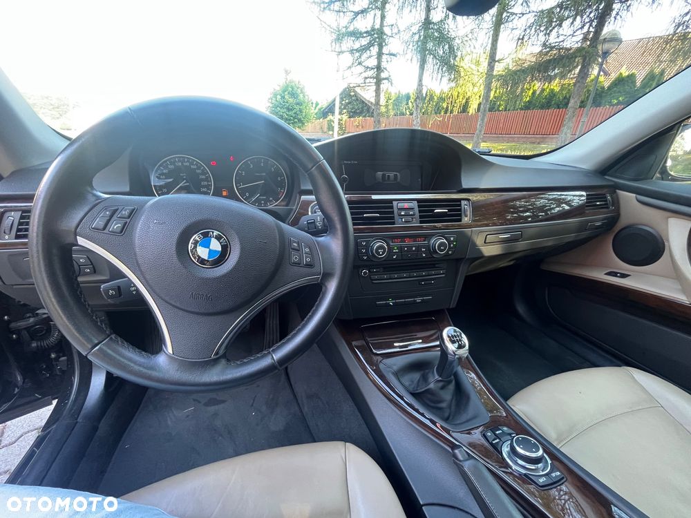 BMW Seria 3 320i - 31