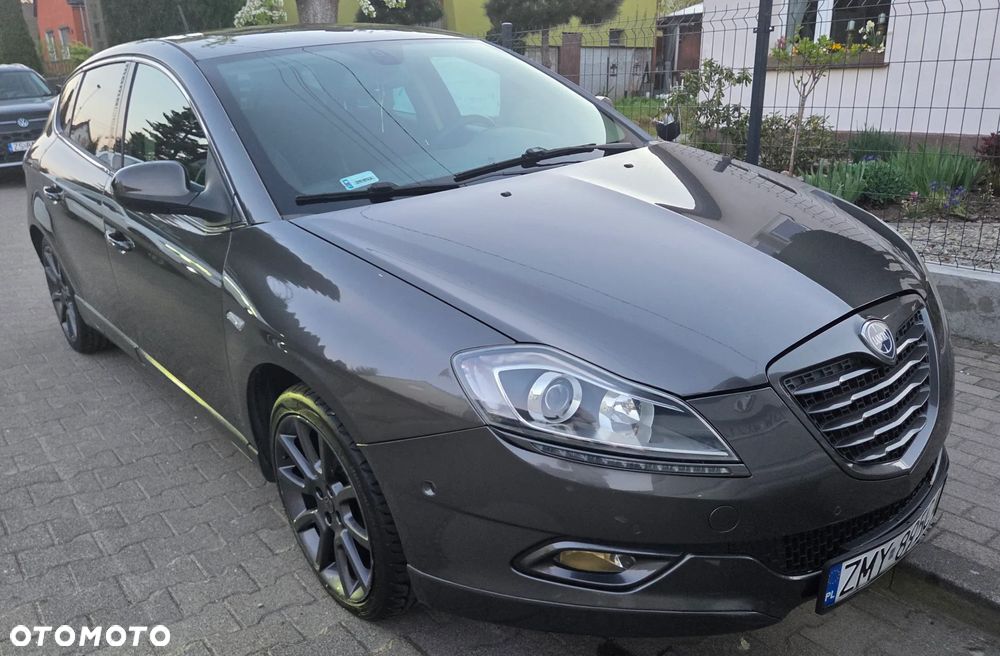 Lancia Delta 1.6 MJ S by Momo - 1