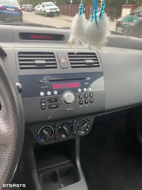 Suzuki Swift - 4