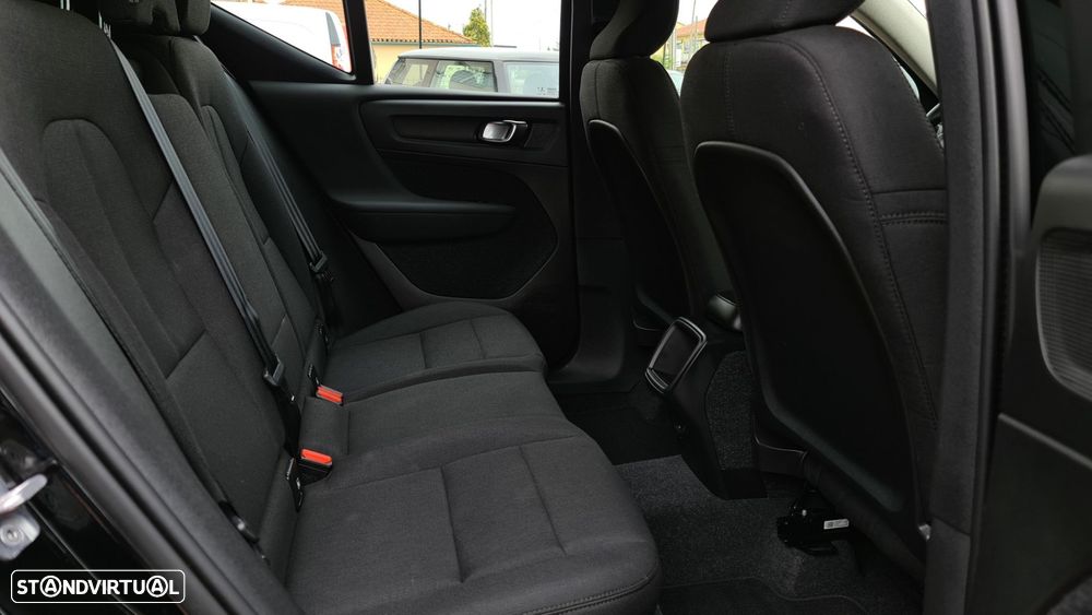 Volvo XC 40 1.5 T2 Momentum Plus - 24