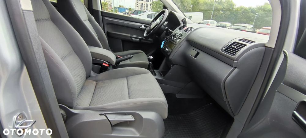 Volkswagen Touran - 18