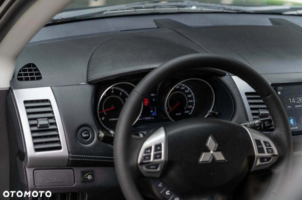 Mitsubishi Outlander - 31