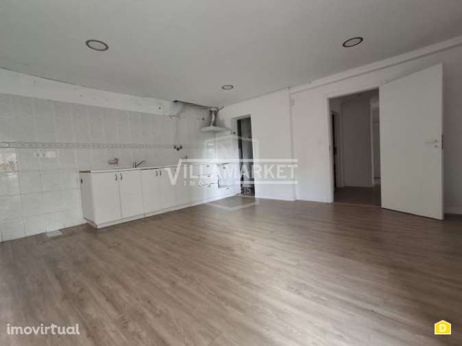 Apartamento T3 da banca remodelado localizado na Ramada, concelho de O - Grande imagem: 2/5