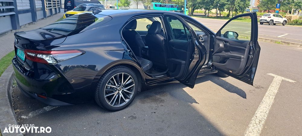 Toyota Camry Luxury - 15