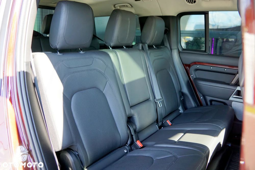 Land Rover Defender 3.0 P400 mHEV First Edition - 27