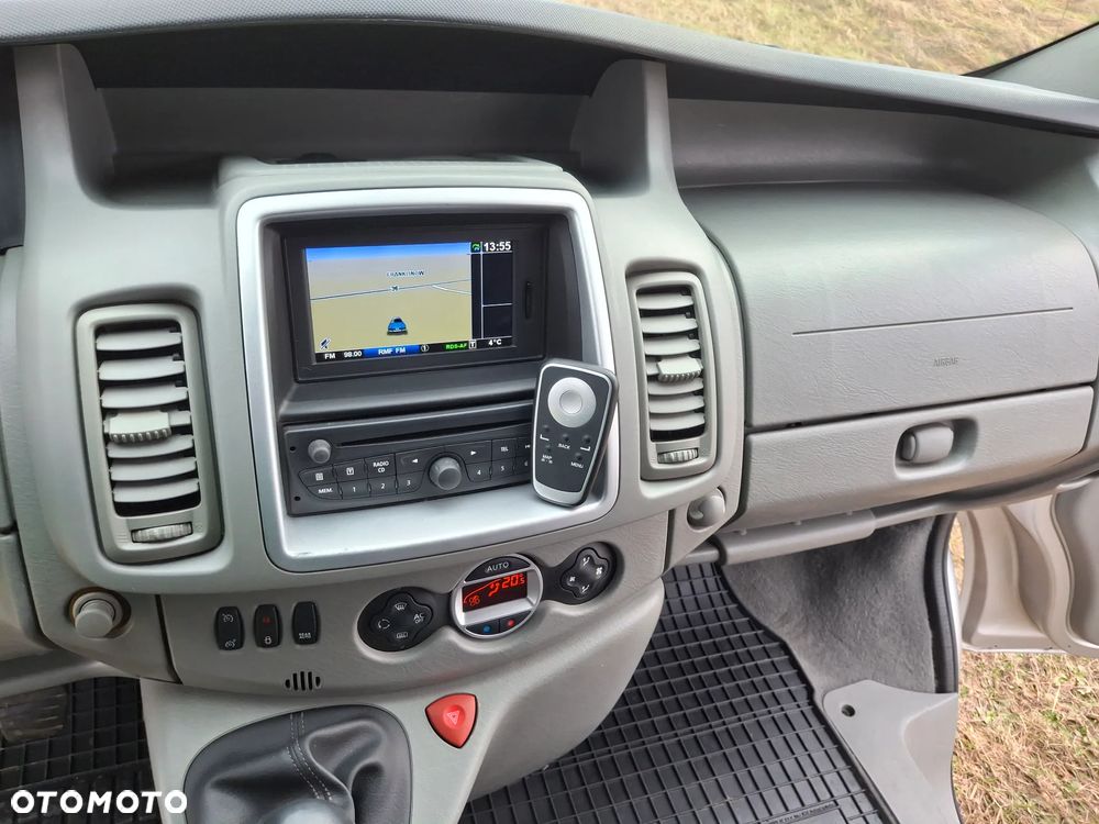 Renault Trafic FAP Grand Passenger Black Edition - 13