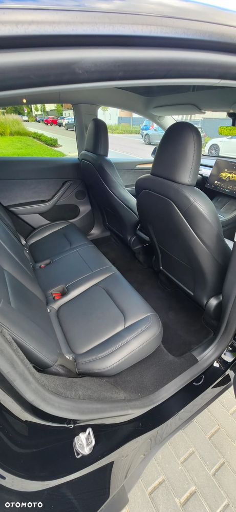 Tesla Model Y - 10