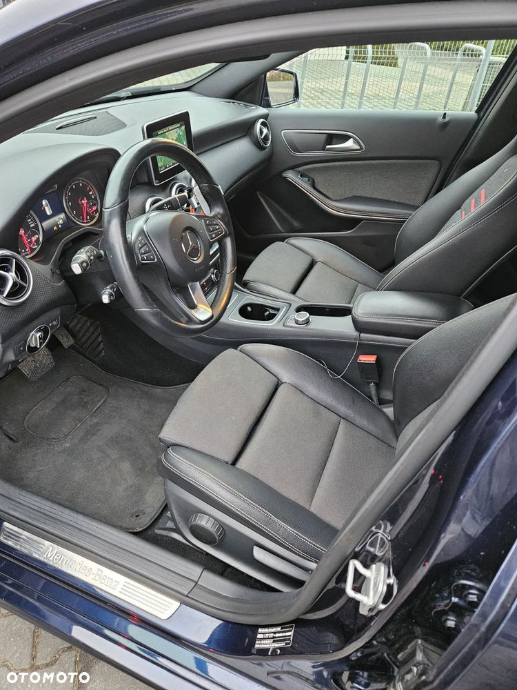 Mercedes-Benz Klasa A ver-220-4matic-7g--dct-urban - 30