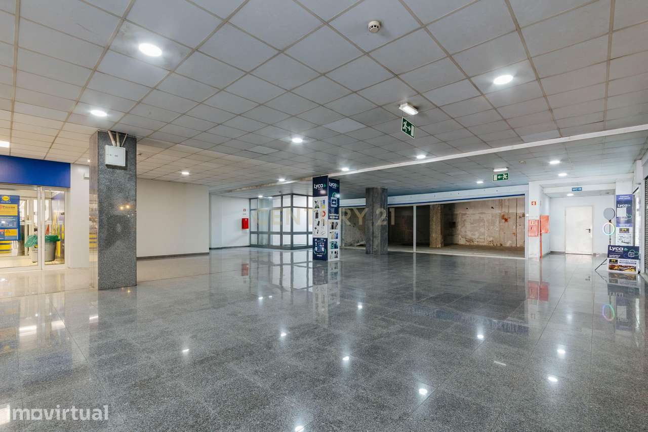 LOJA - Galeria Comercial Benfica com estacionamento - Grande imagem: 2/16