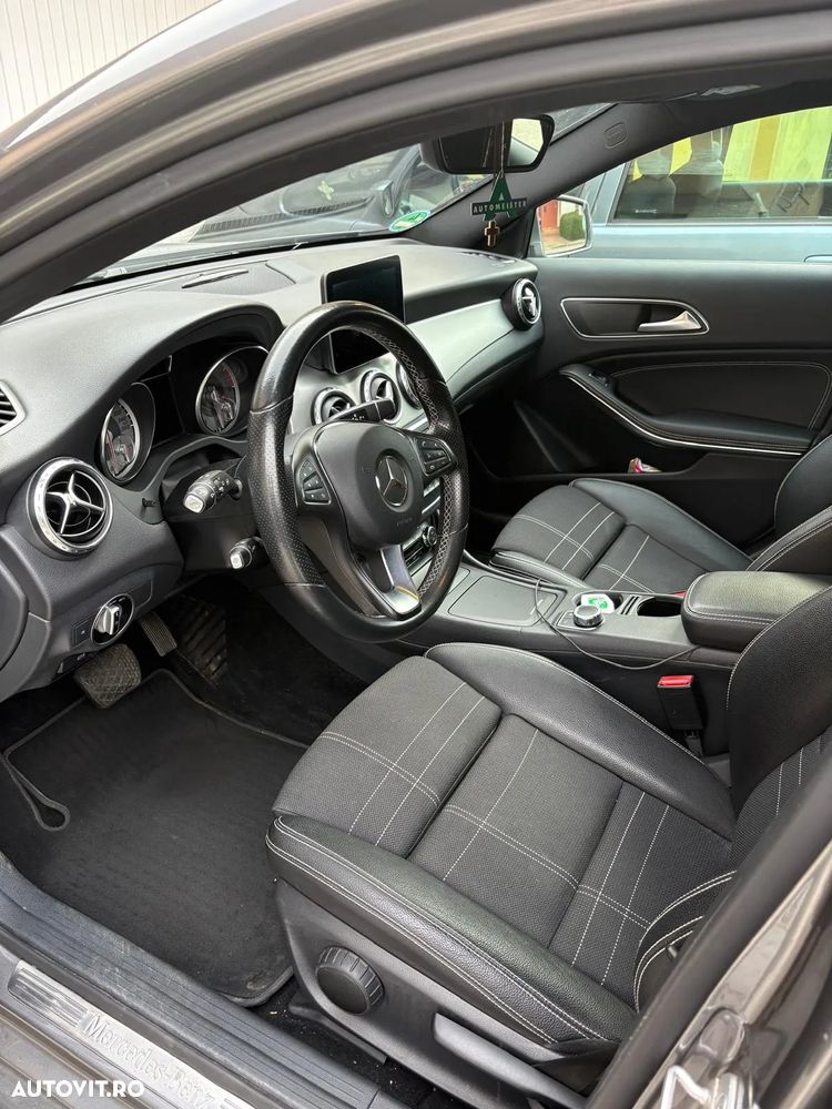 Mercedes-Benz GLA 250 4Matic 7G-DCT - 5