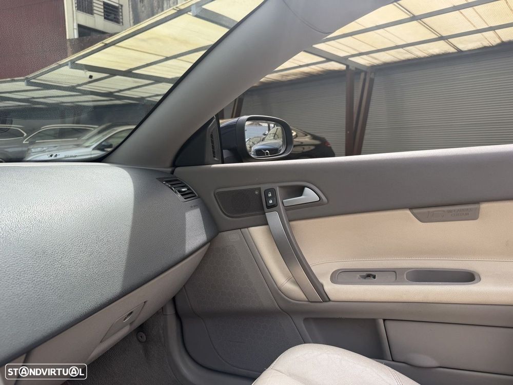 Volvo C70 2.0 D Momentum - 44