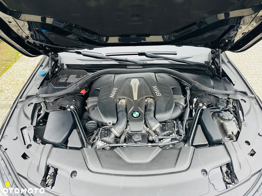 BMW Seria 7 750Li xDrive - 12
