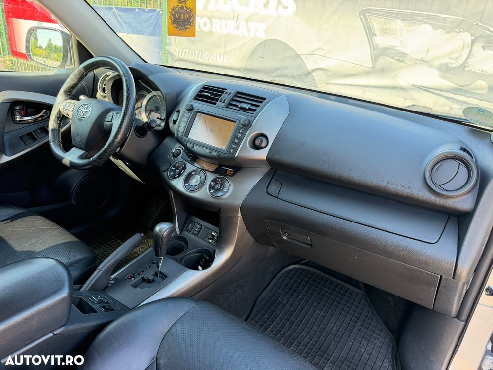 Toyota RAV4 2.2L D-CAT A/T Luxury - 17