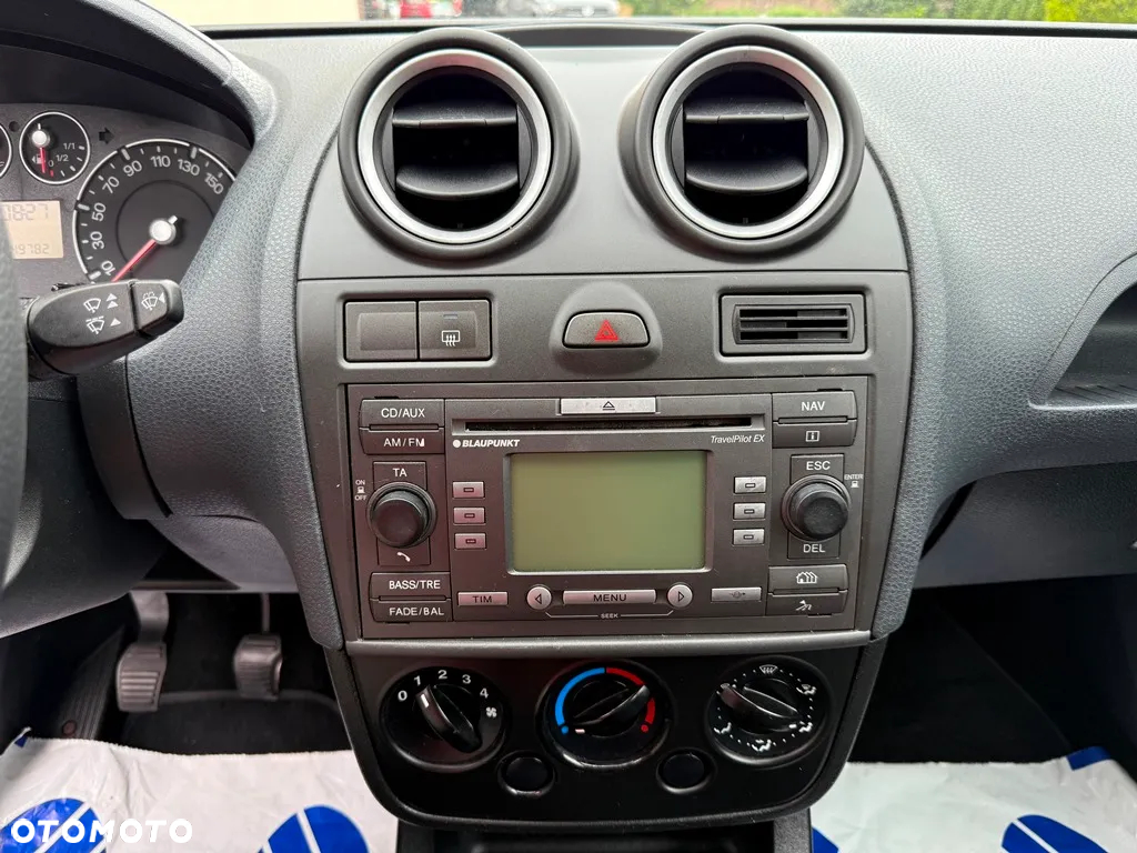 Ford Fiesta 1.3 Ambiente - 26