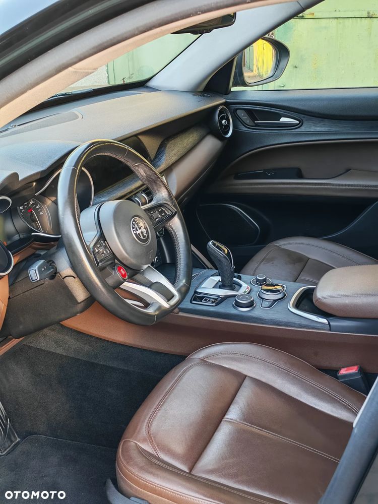 Alfa Romeo Stelvio - 12