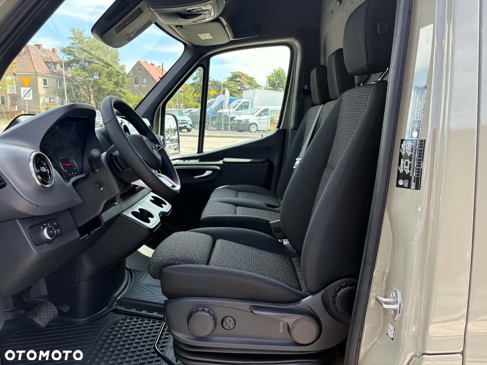 Mercedes-Benz Sprinter - 14