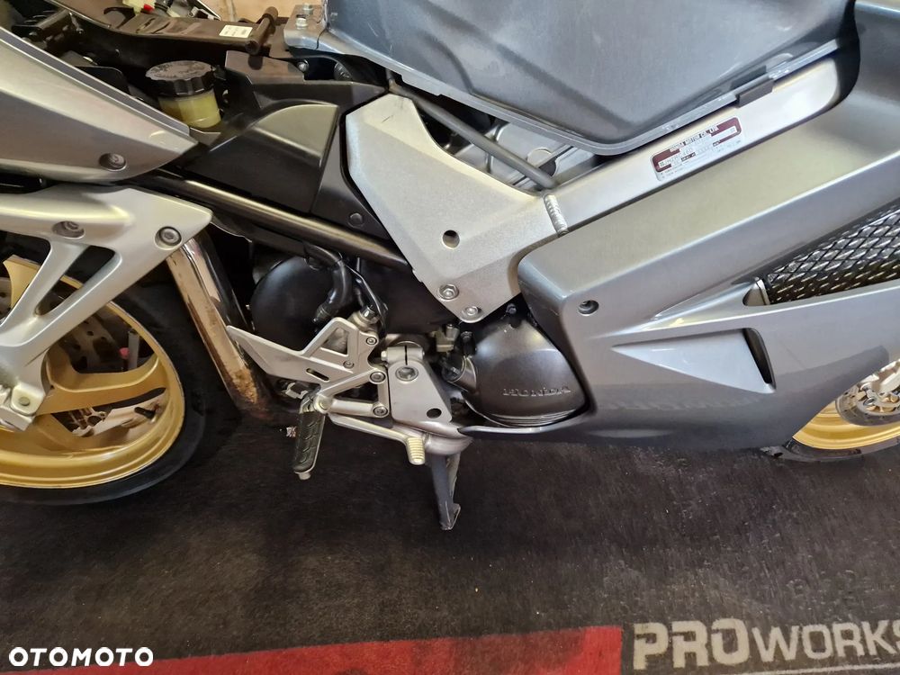 Honda VFR - 36