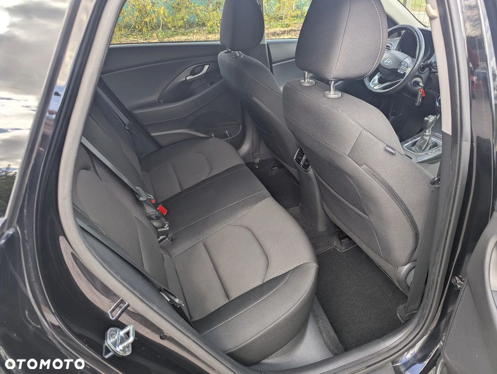 Hyundai i30 1.4 T-GDI Family+ - 12