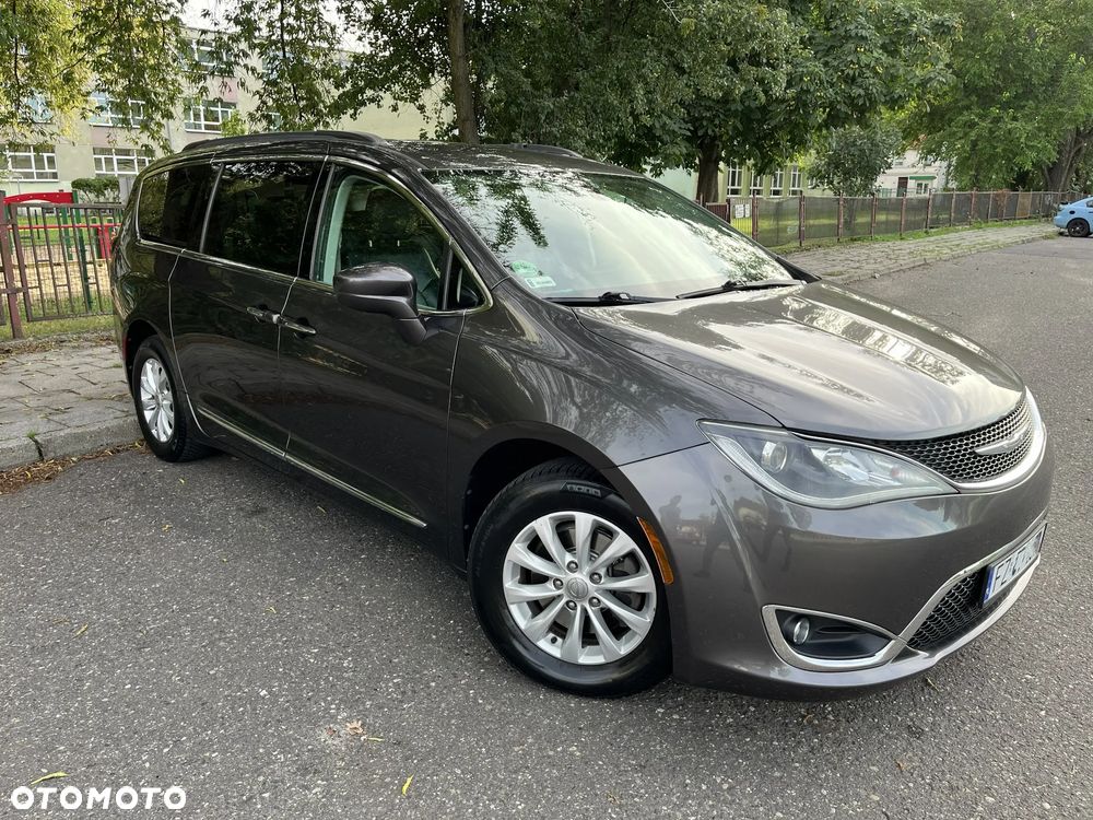 Chrysler Pacifica - 1