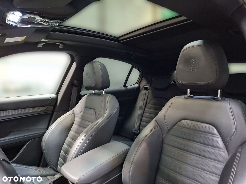 Alfa Romeo Stelvio - 13