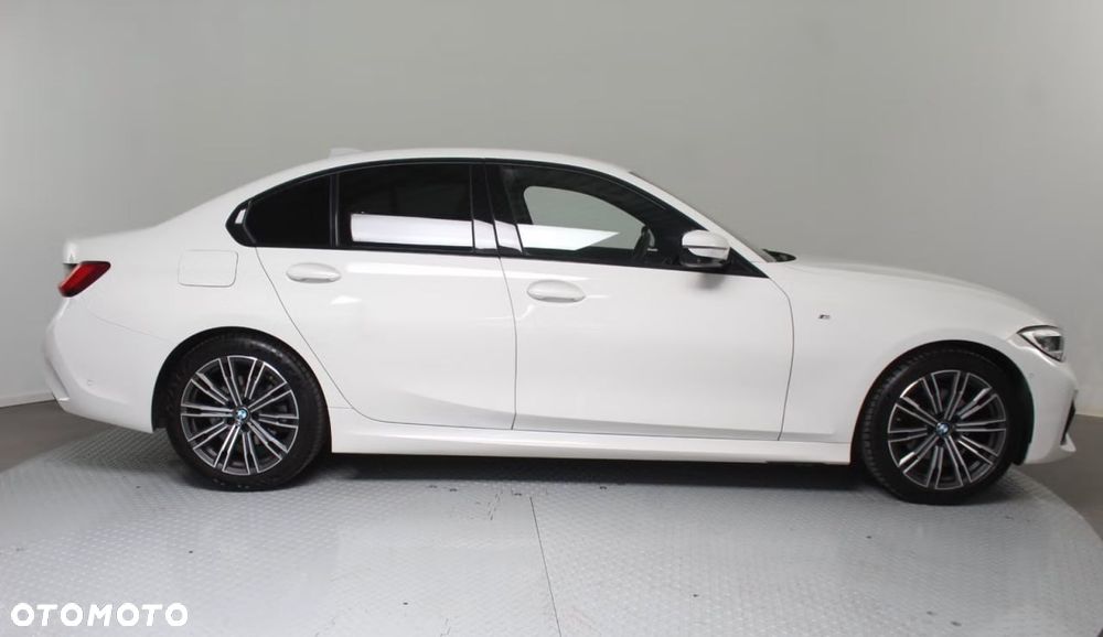 BMW Seria 3 320d xDrive Edition M Sport Shadow - 7