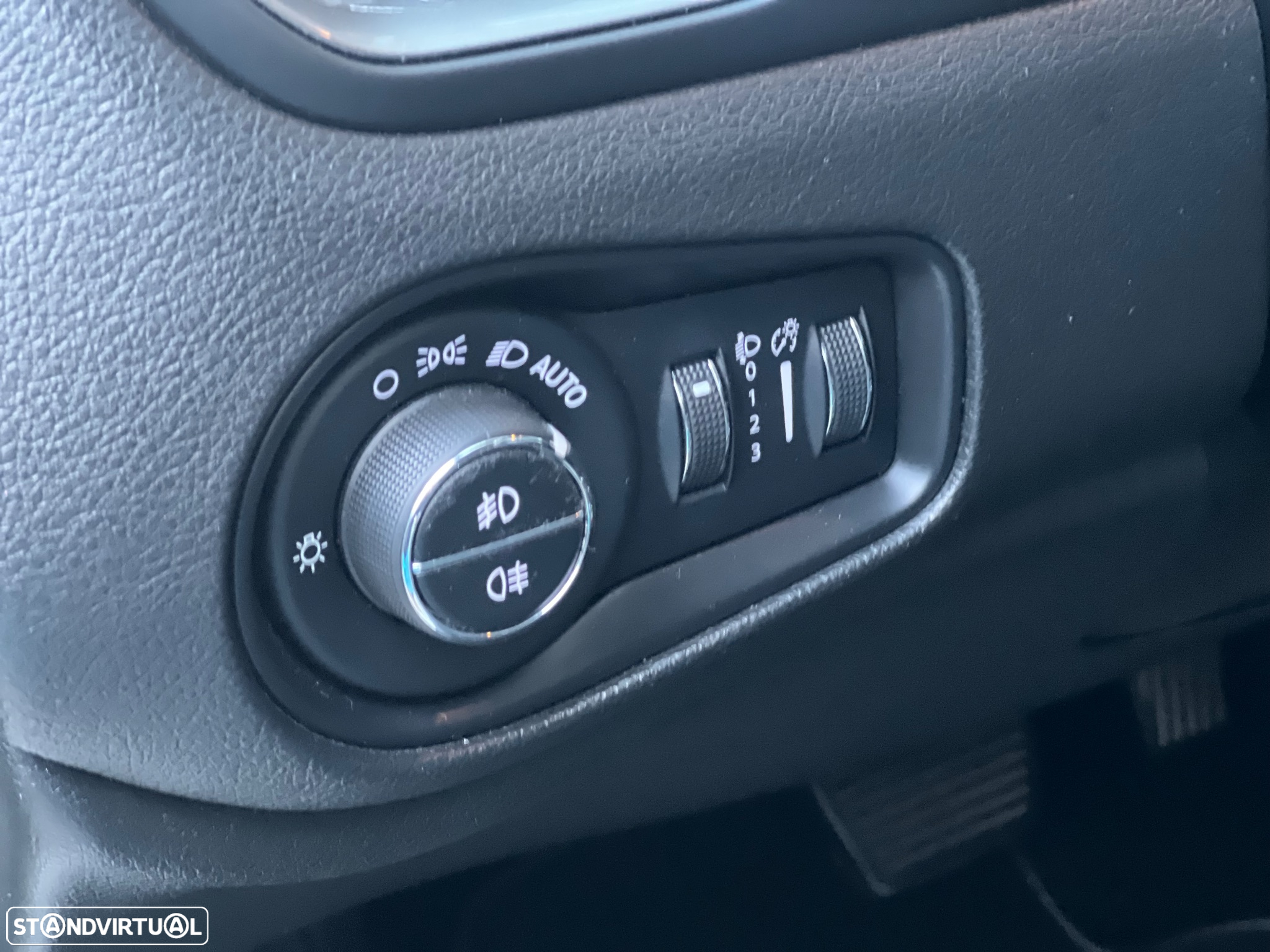 Jeep Renegade 1.6 MJD Limited S DCT - 10