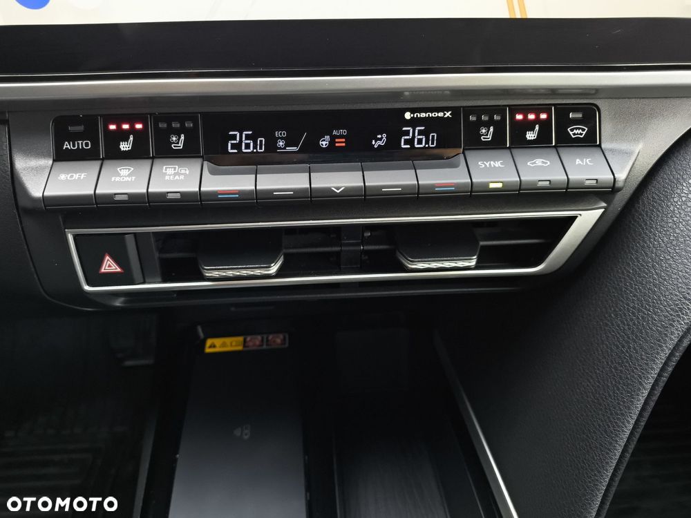 Toyota Camry - 23