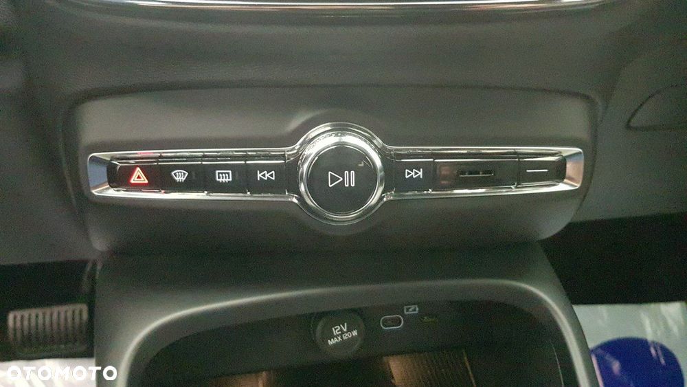 Volvo XC 40 - 25