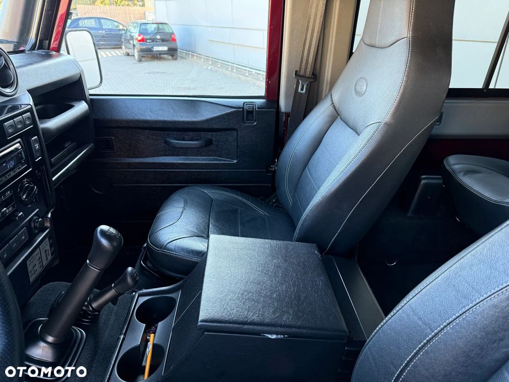 Land Rover Defender - 13