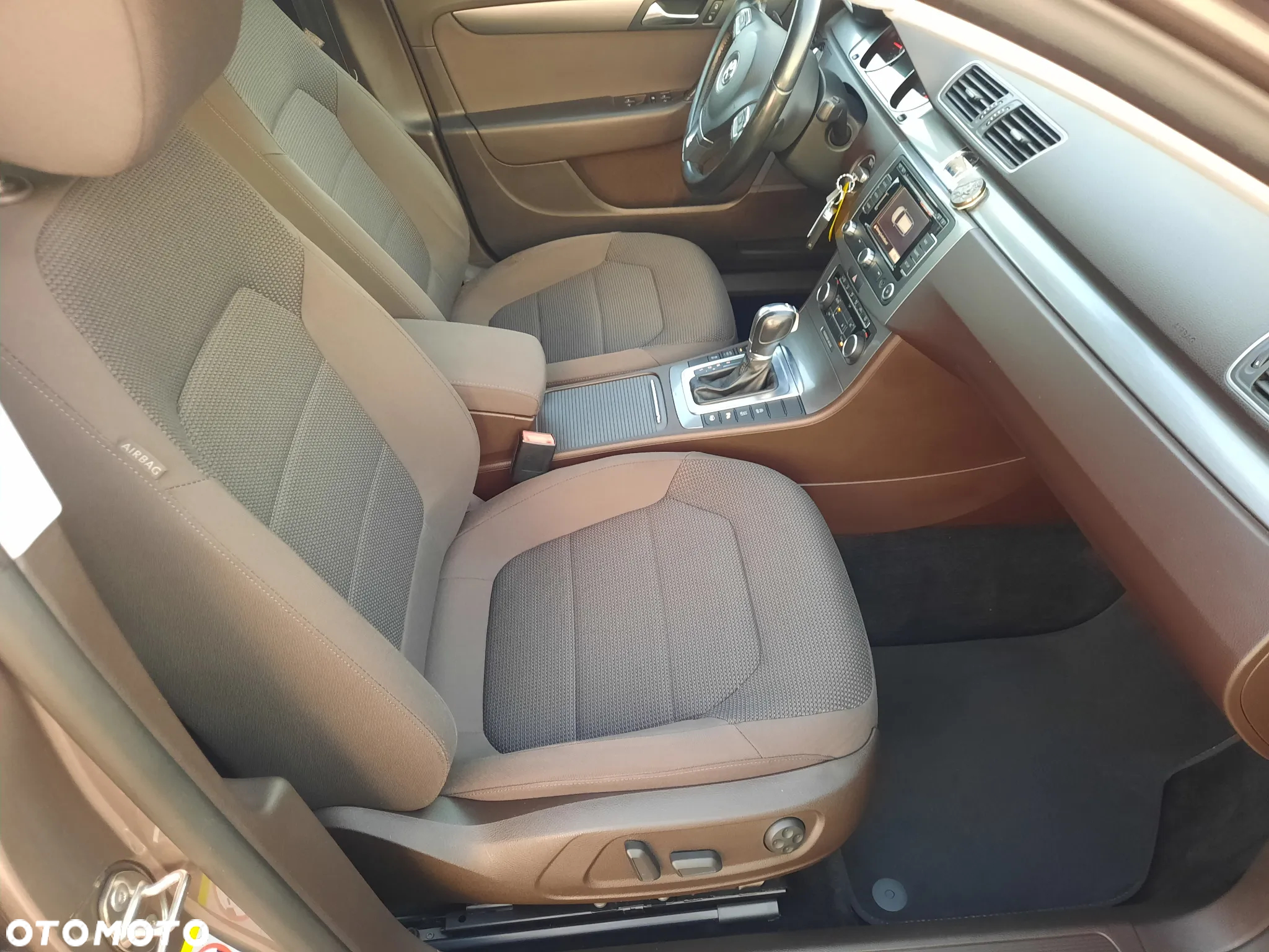 Volkswagen Passat 2.0 TDI Comfortline DSG - 14