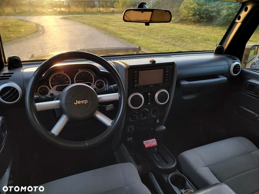 Jeep Wrangler Unlimited 3.8 Automatik Sahara - 24