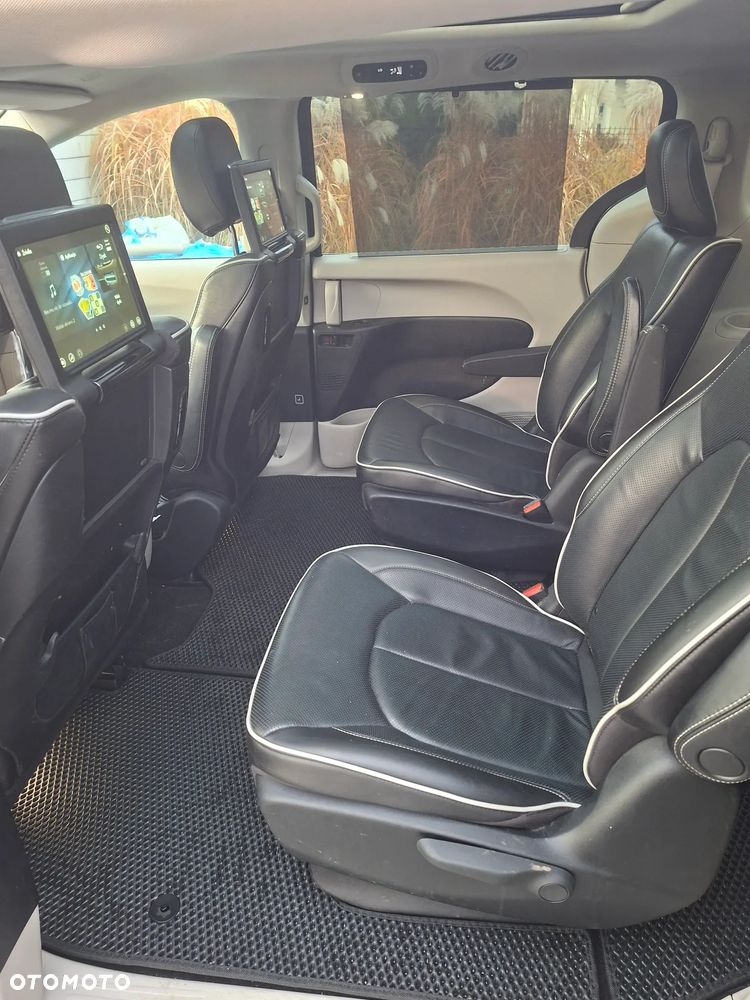Chrysler Pacifica - 15