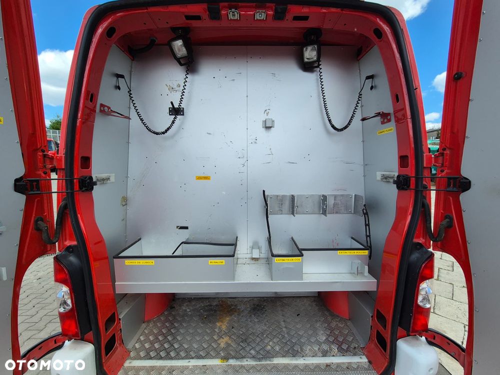 Renault Master 2.5 DCi 120 / STRAŻ POŻARNA / AUTO POŻARNICZE / 4 MIEJSCA / BEZWYPADKOWY / ORYGINALNY PRZEBIEG / DRABINA / ORYGINALNA ZABUDOWA / IDEALNY DO OSP LUB PSP / STAN IDEALNY - 34