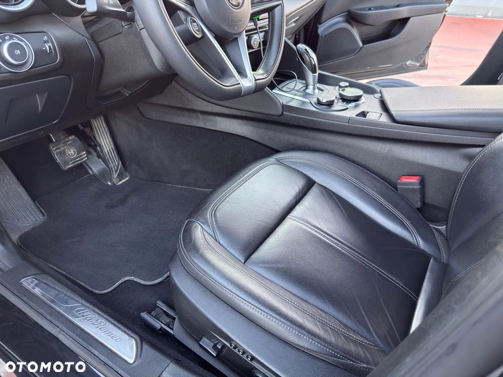Alfa Romeo Giulia 2.0 Turbo Veloce - 11