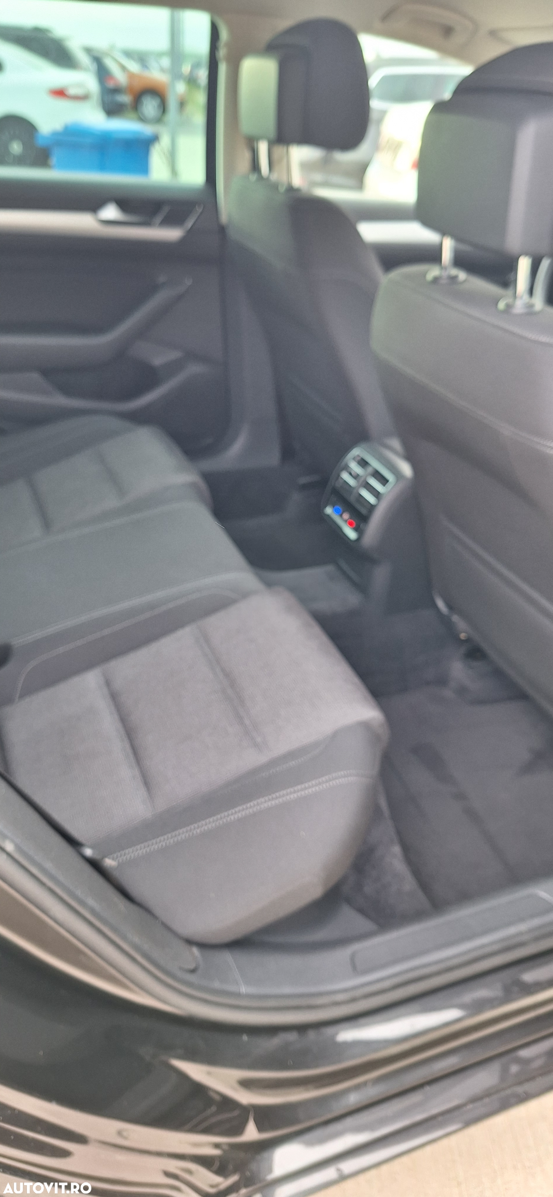Volkswagen Passat Variant 2.0 TDI SCR DSG - 9