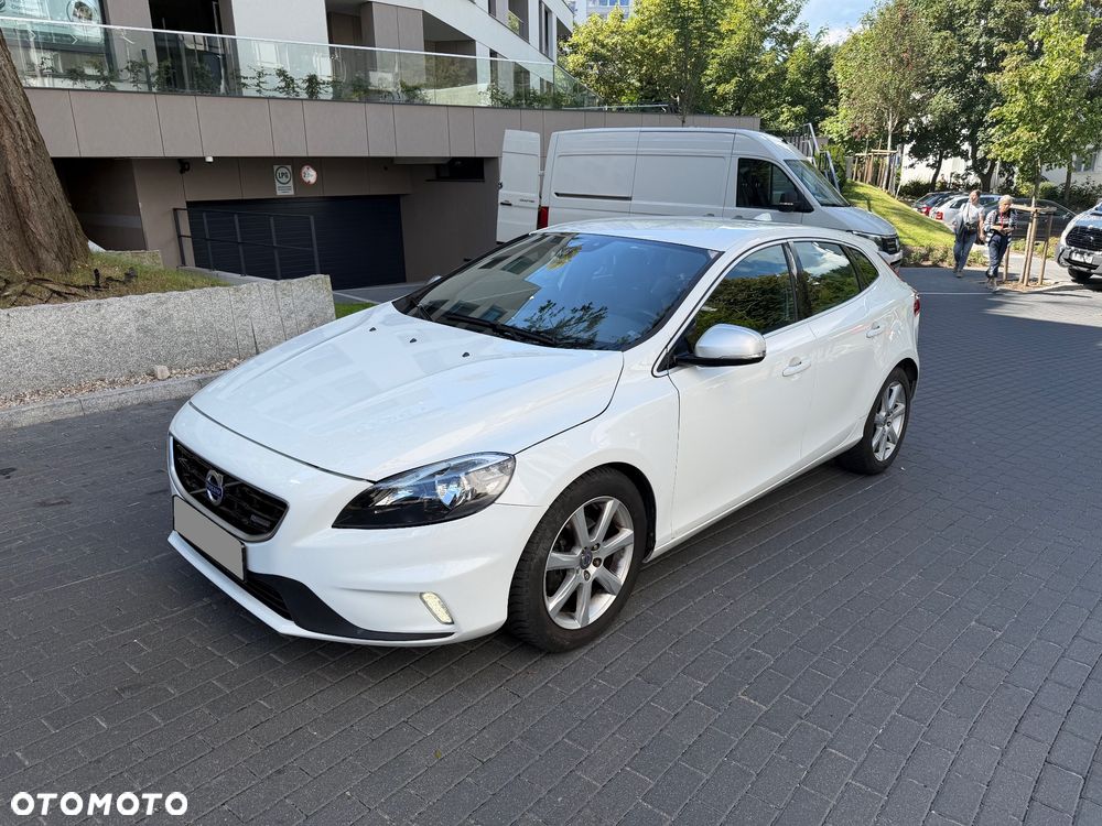 Volvo V40 D2 R-Design Momentum - 1