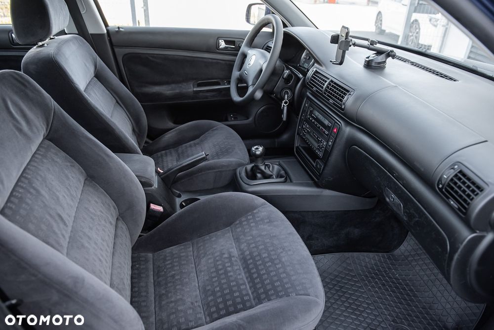 Volkswagen Passat - 25