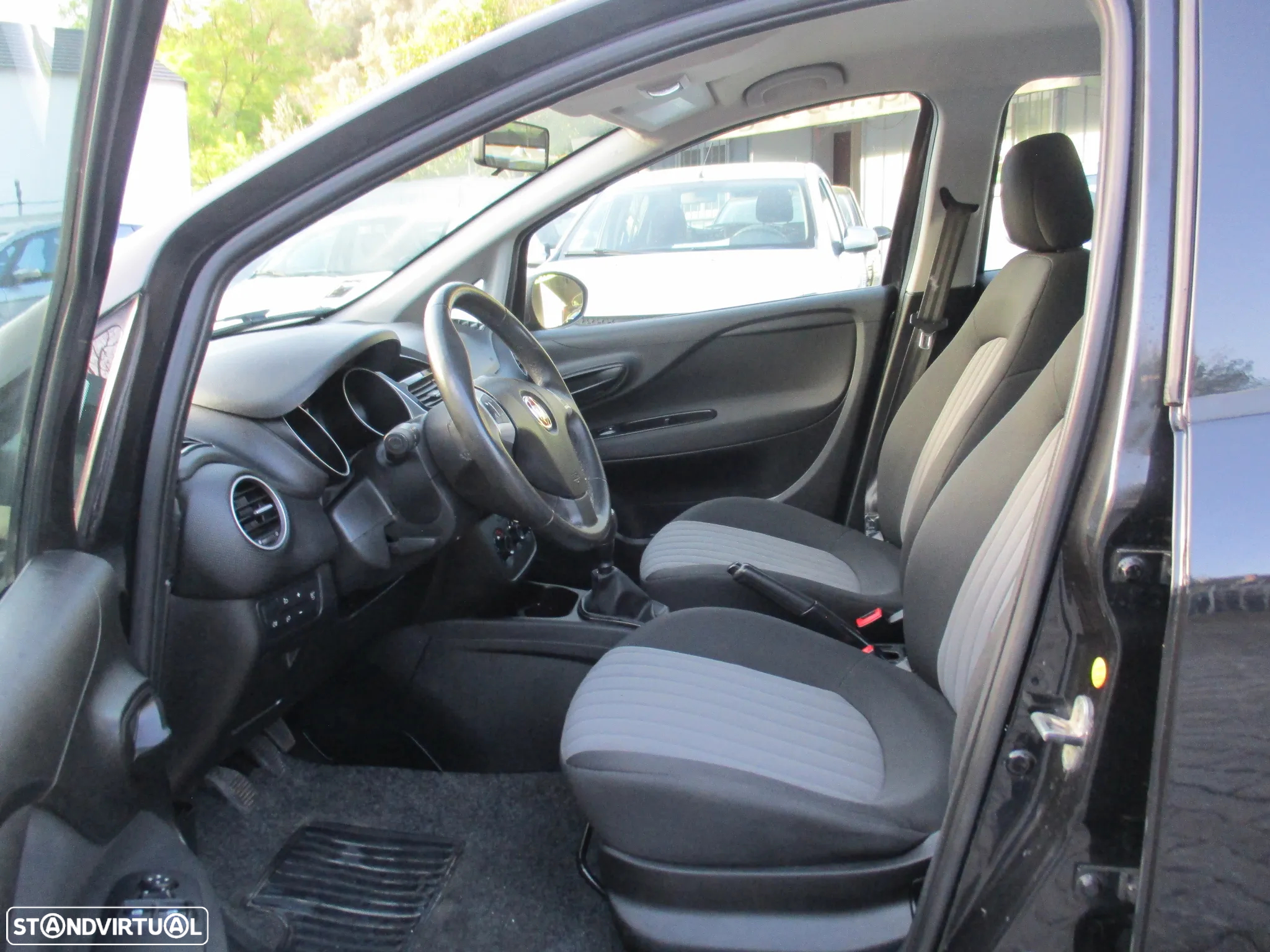 Fiat Punto 1.3 M-Jet Lounge S&S - 19