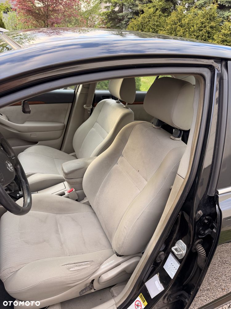 Toyota Avensis - 8