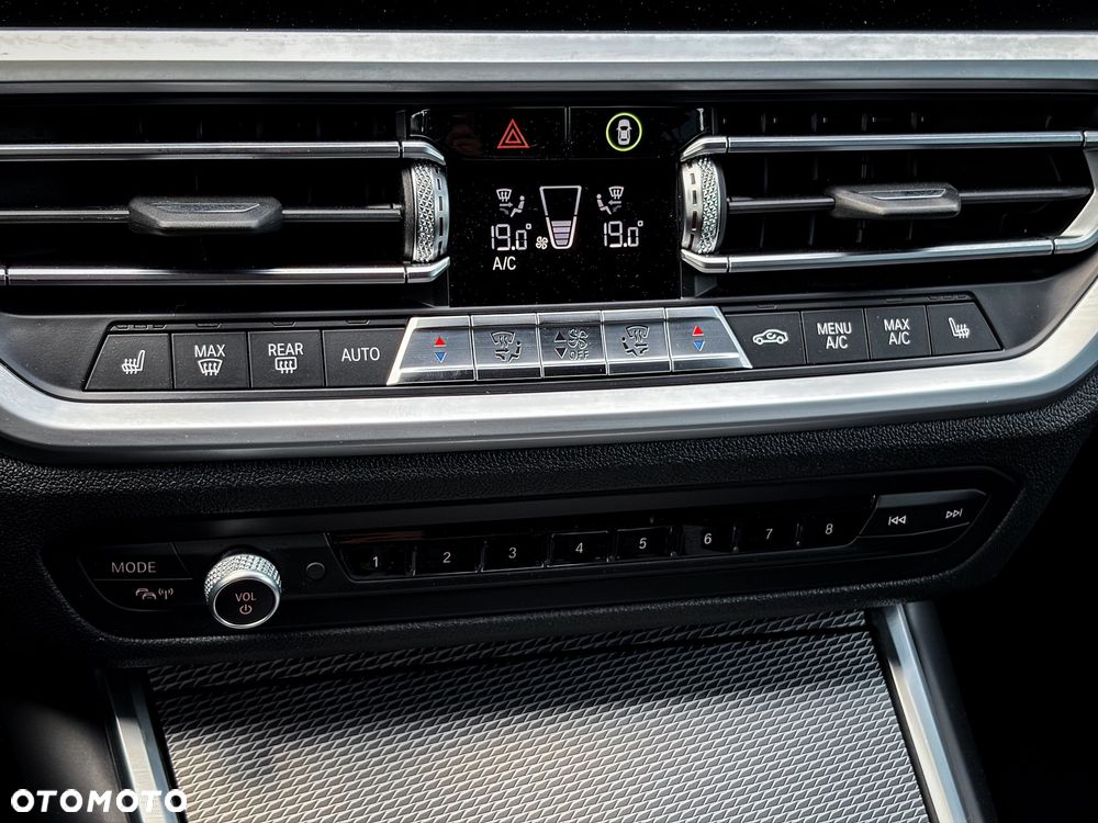 BMW Seria 3 320d Edition M Sport Shadow - 27