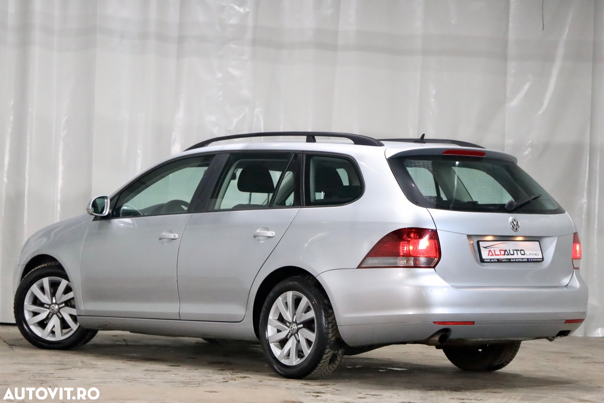 Volkswagen Golf 1.6 TDI BlueMotion Technology DPF Comfortline - 4