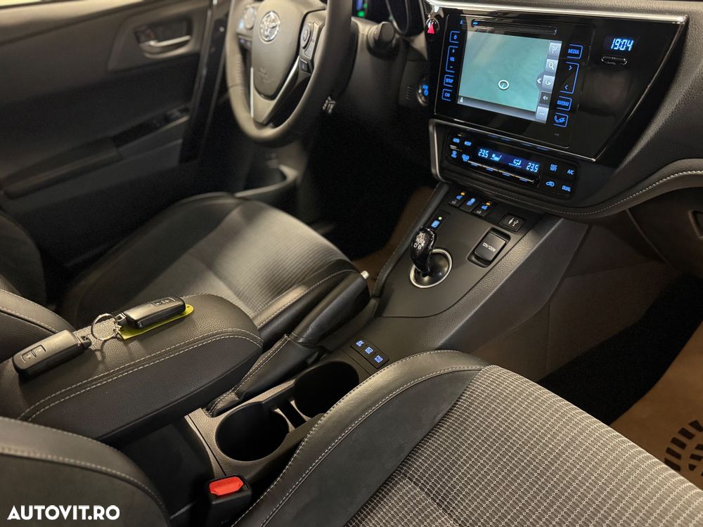 Toyota Auris 1.8 L VVT-i HSD Sol + - 15