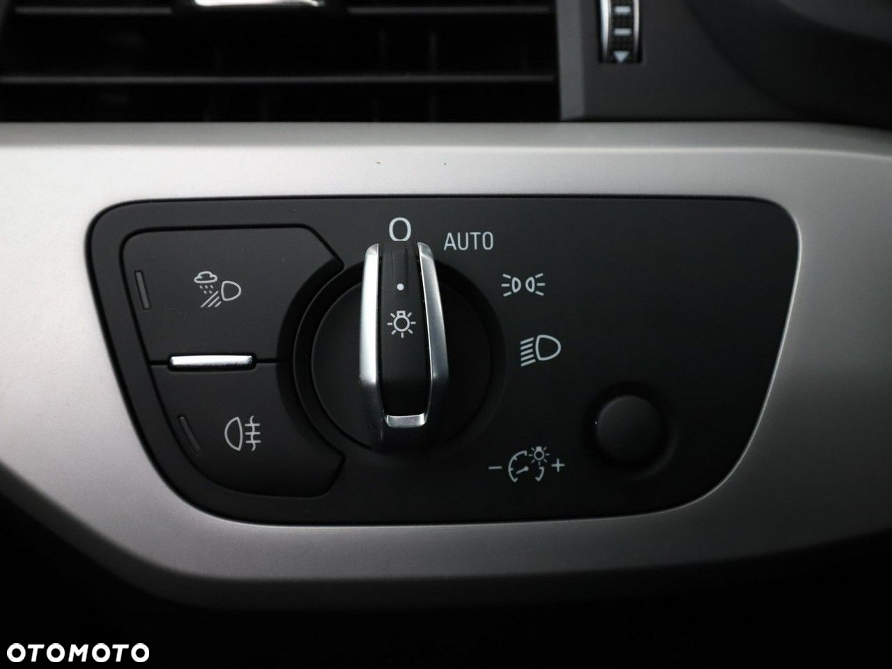 Audi A4 Avant 30 TDI S tronic advanced - 33