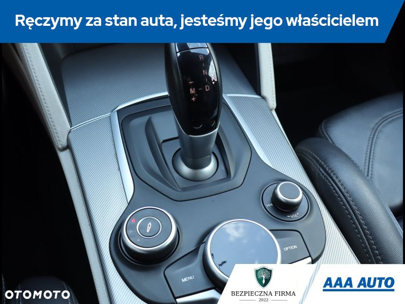 Alfa Romeo Stelvio - 16